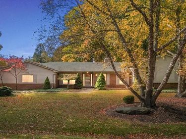 1932 Shore Hill Drive, Bloomfield Hills, MI 48302