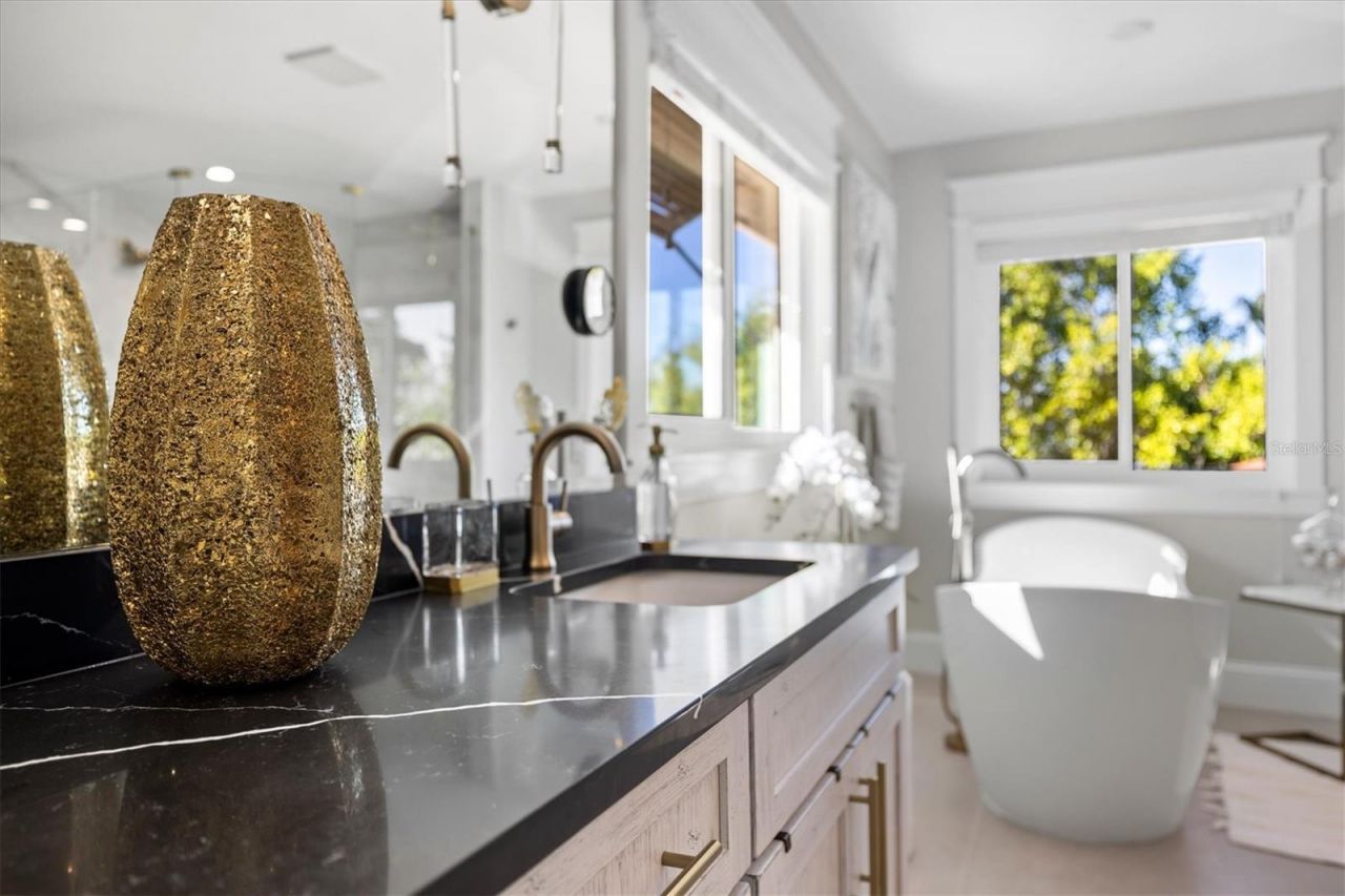 506 58th Street, Holmes Beach, FL 34217 Photo