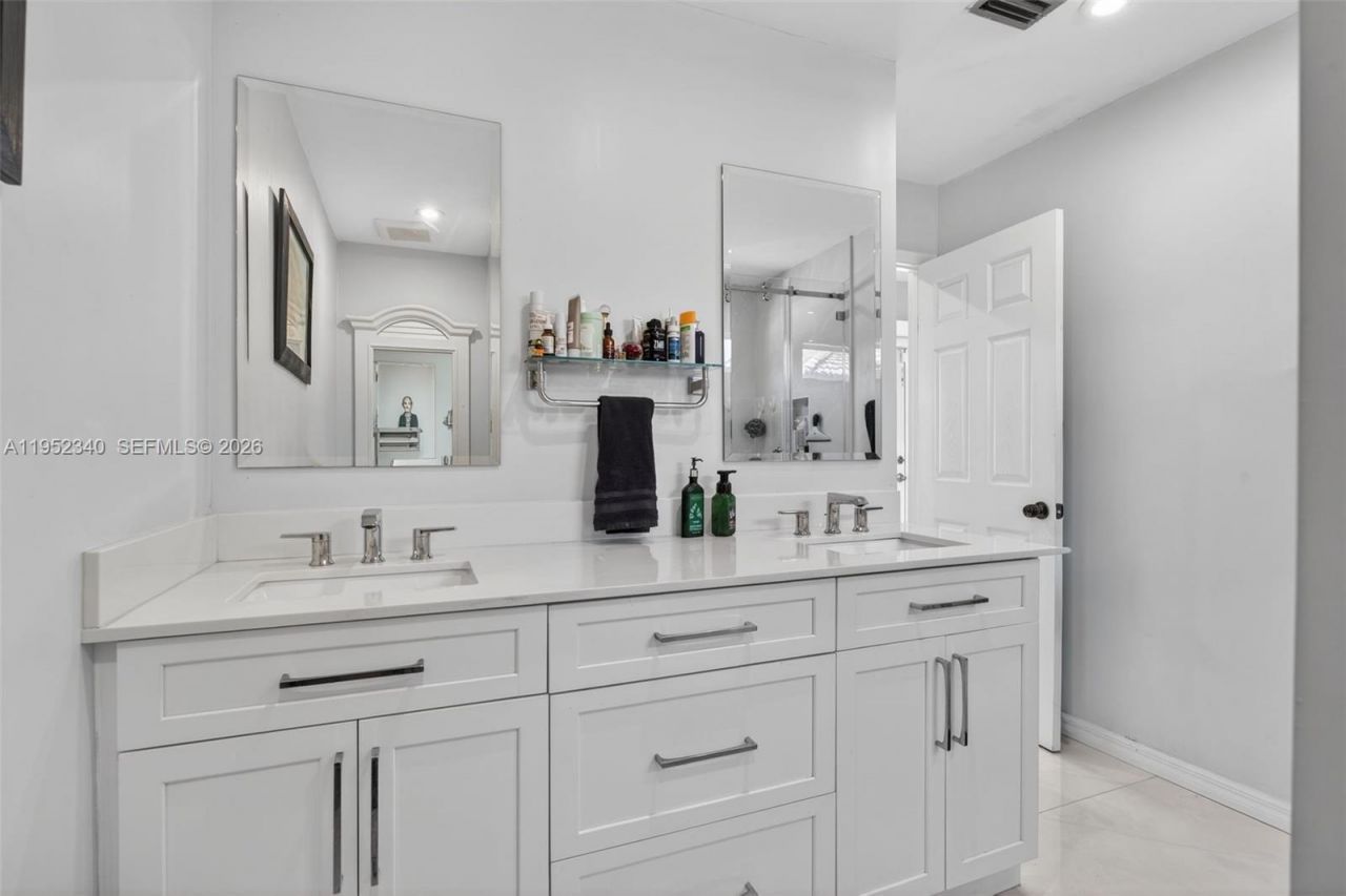 2910 NE 52nd St , Fort Lauderdale, FL 33308 Photo