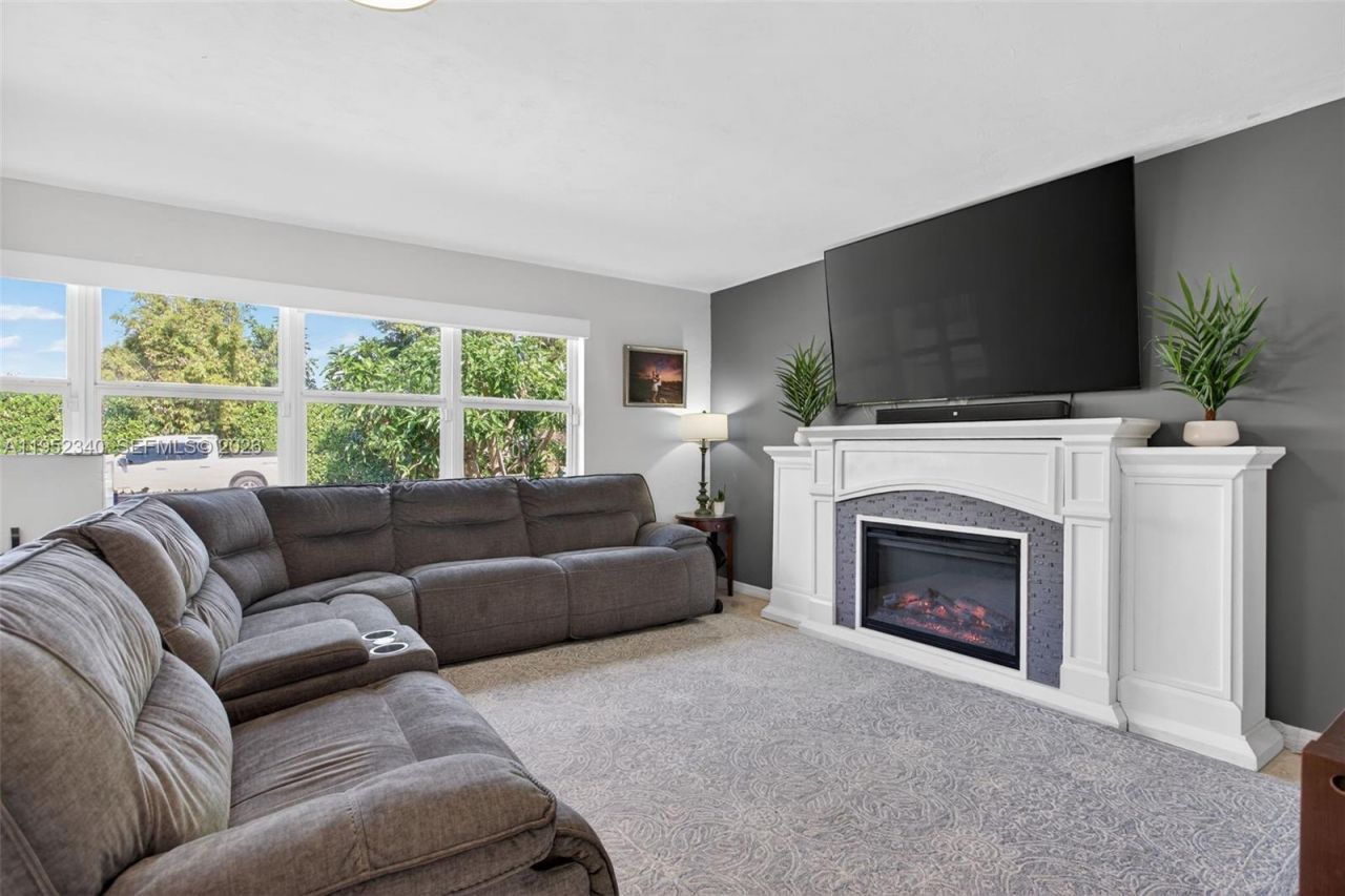 2910 NE 52nd St , Fort Lauderdale, FL 33308 Photo