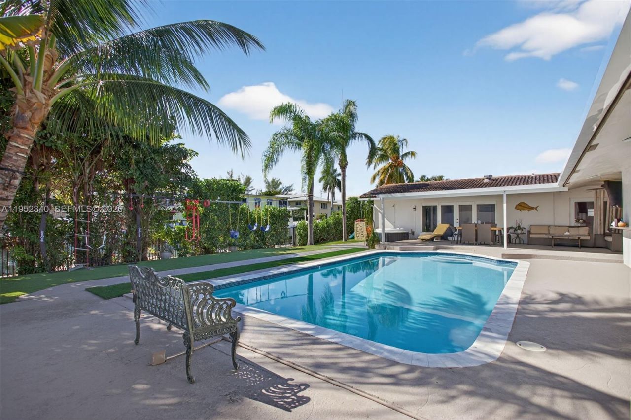 2910 NE 52nd St , Fort Lauderdale, FL 33308 Photo