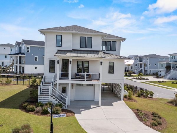 11 Amidships Lane, Hampstead, NC 28443