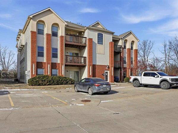 805 Blue Sky Dr, Unit 201, North Liberty, IA 52317