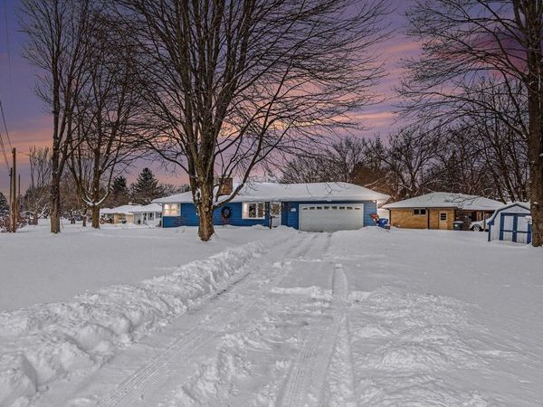 7589 Foxwood, Richland, MI 49083