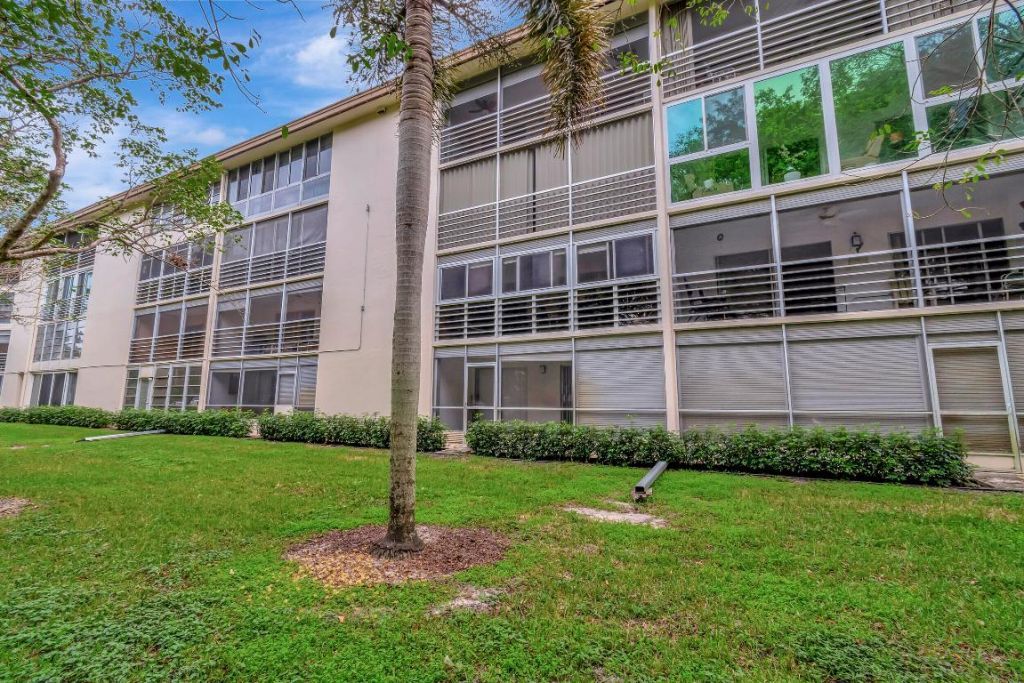 2403 Antigua Circle, Unit D2, Coconut Creek, FL 33066 Photo