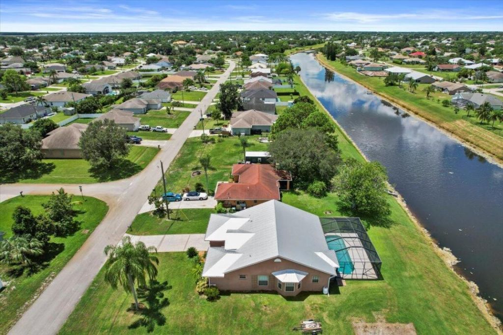 230 SW Ridgecrest Drive, Port Saint Lucie, FL 34953 Photo