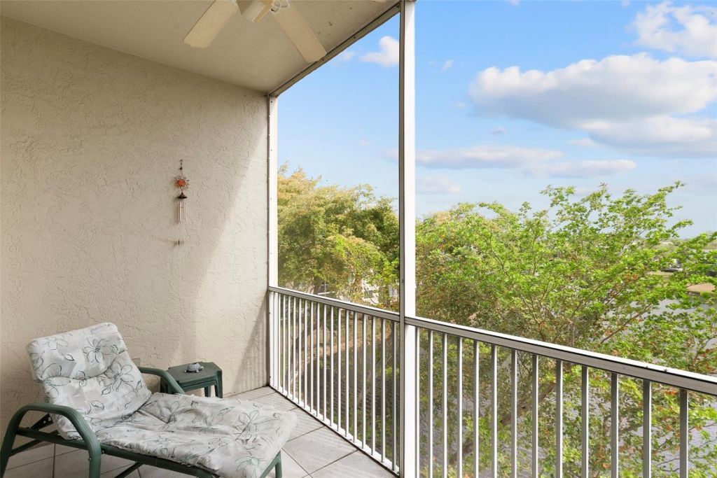 9551 Weldon Circle, Unit 404, Fort Lauderdale, FL 33321 Photo