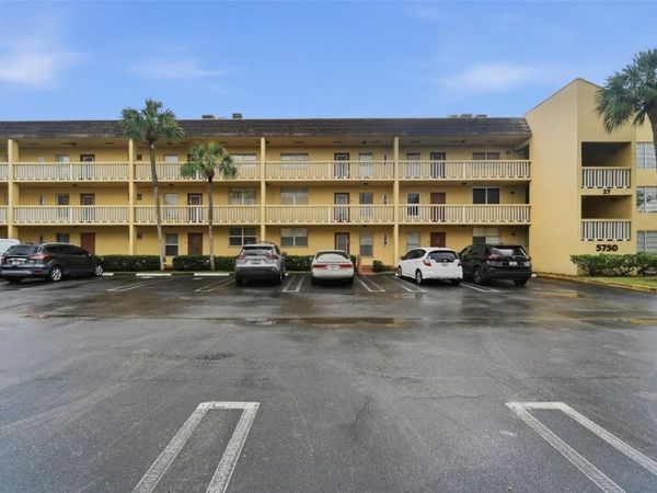 5750 NW 64th Avenue, Unit 211, Tamarac, FL 33319