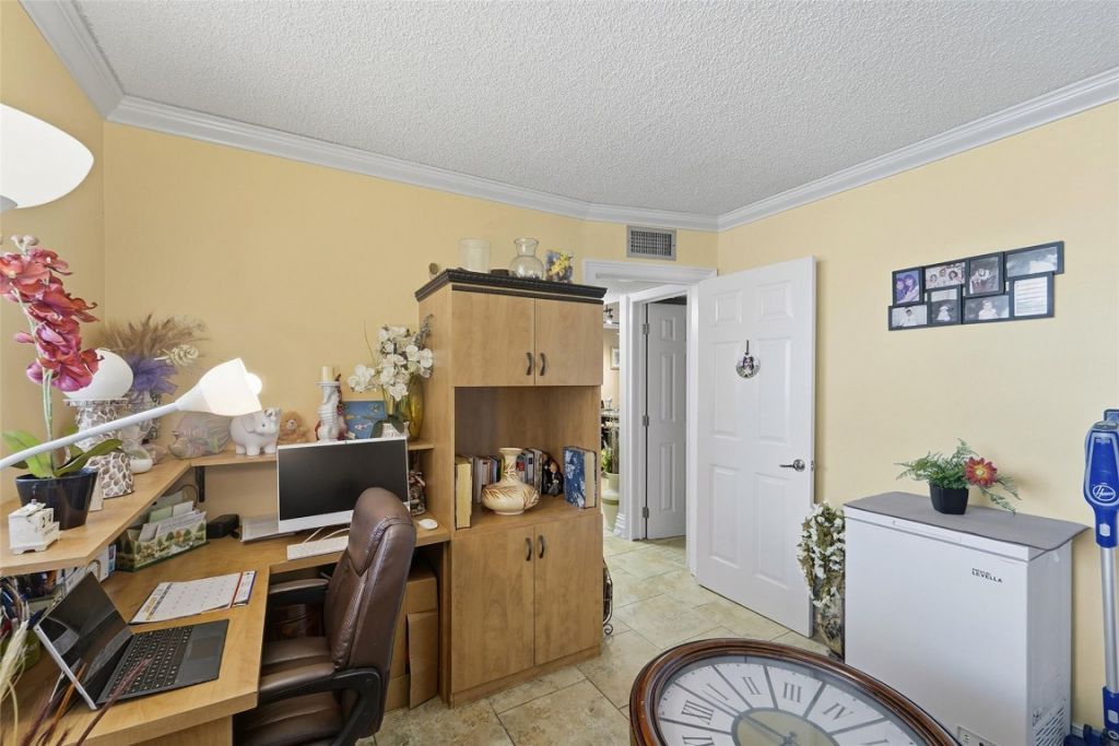 5750 NW 64th Avenue, Unit 211, Tamarac, FL 33319 Photo