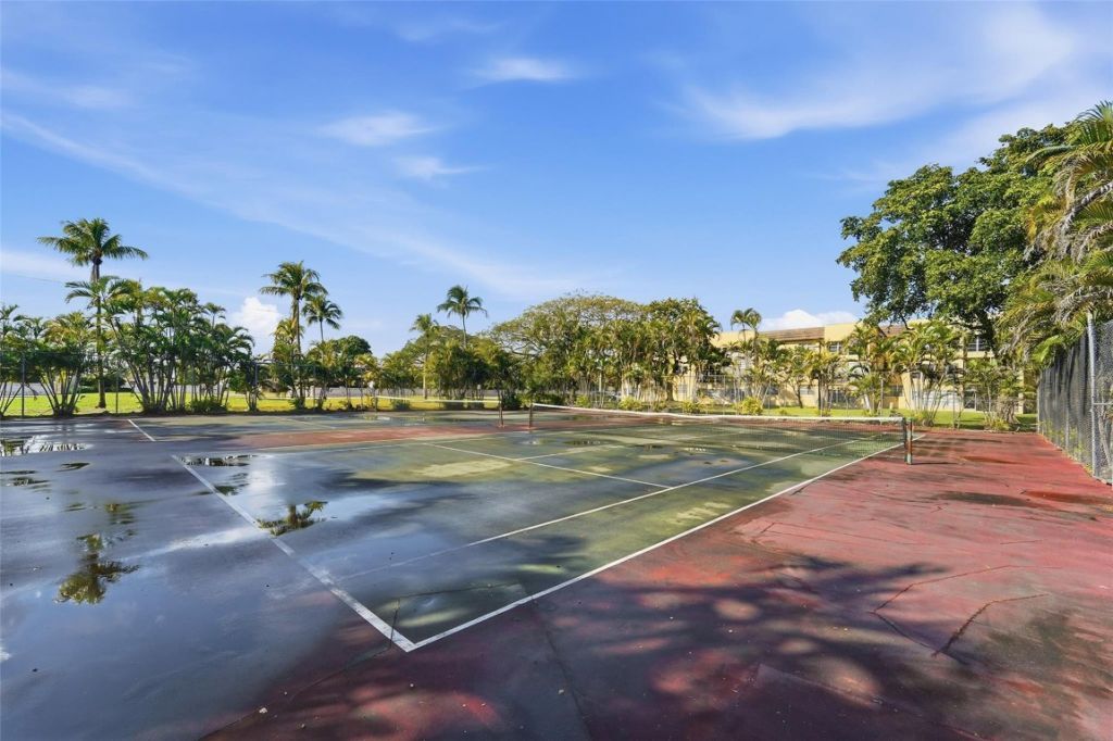 5750 NW 64th Avenue, Unit 211, Tamarac, FL 33319 Photo