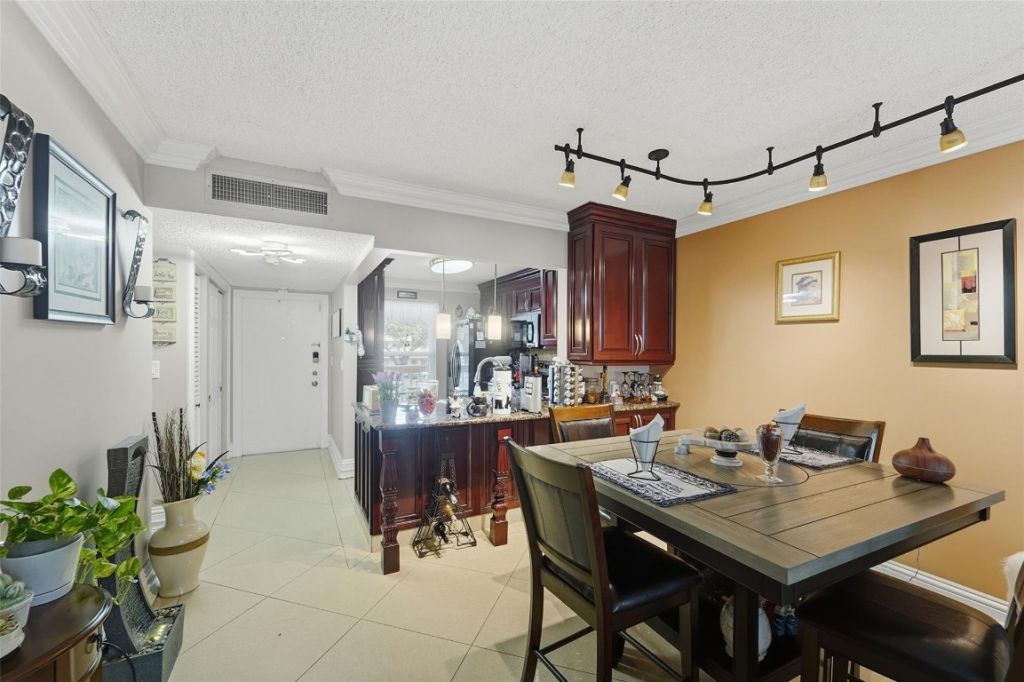 5750 NW 64th Avenue, Unit 211, Tamarac, FL 33319 Photo