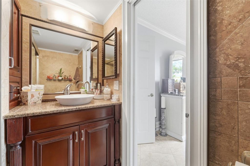 5750 NW 64th Avenue, Unit 211, Tamarac, FL 33319 Photo