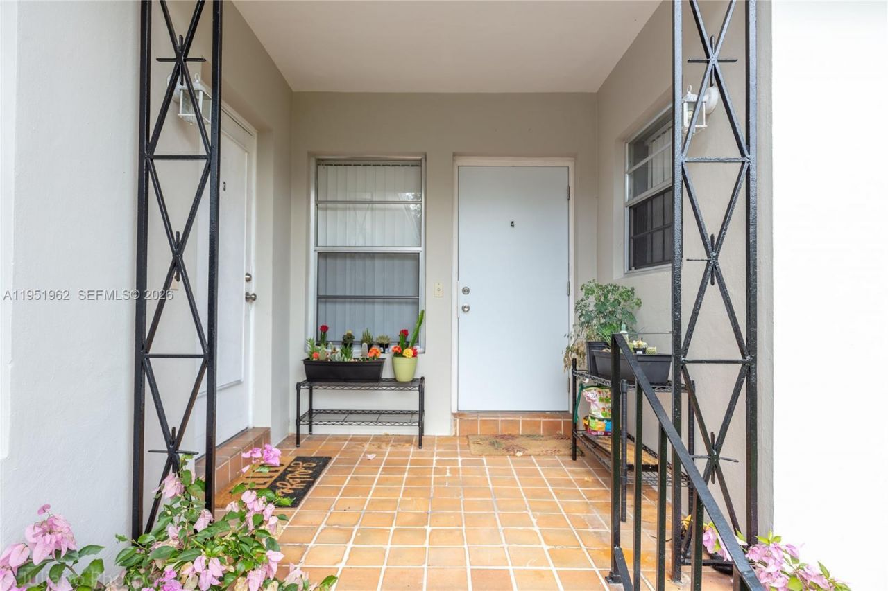 221 Antiquera Ave , Unit 3, Coral Gables, FL 33134 Photo