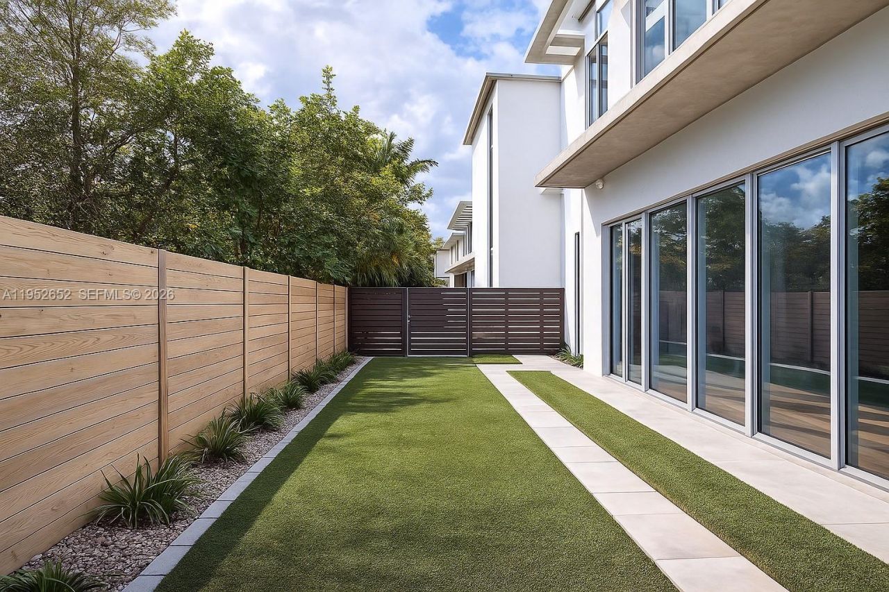 1103 SW 22nd Ter, Miami, FL 33129 Photo