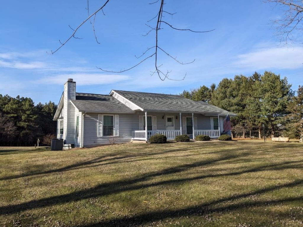 916 Battlefield Bluff Dr, New Market, VA 22844 Main Photo