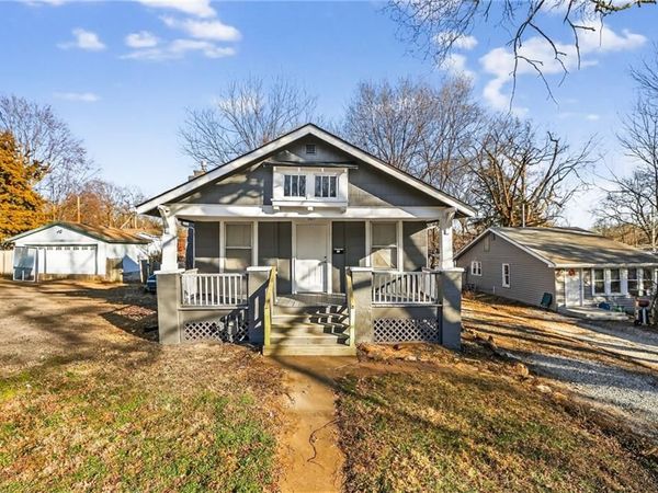 1915 S Overton Avenue, Independence, MO 64052