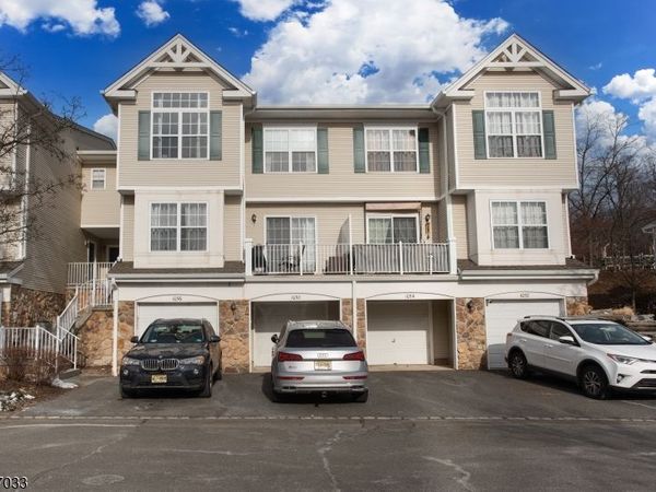 1058 Shadowlawn Dr, Green Brook, NJ 08812