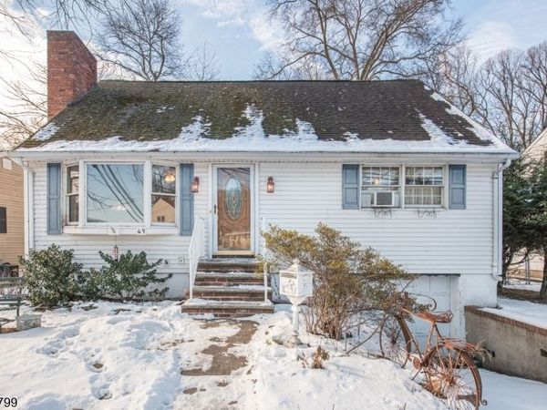 49 Skyline Lake Dr, Ringwood, NJ 07456