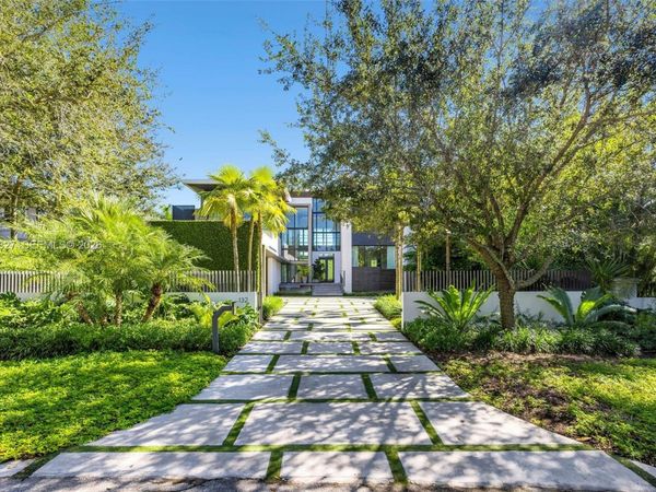 132 Paloma Dr , Coral Gables, FL 33143