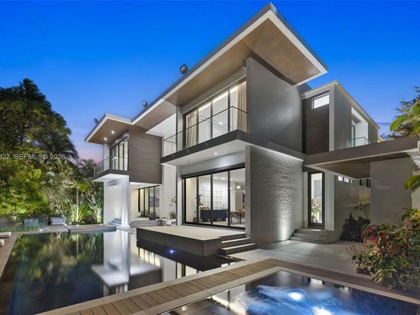 132 Paloma Dr , Coral Gables, FL 33143