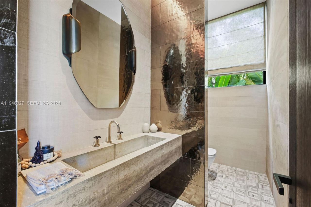 132 Paloma Dr , Coral Gables, FL 33143 Photo