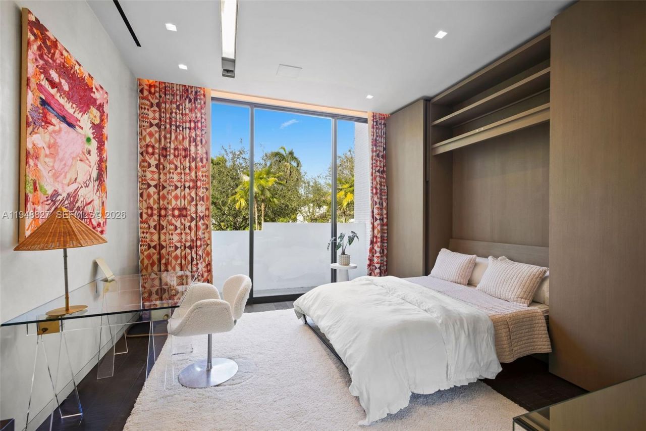 132 Paloma Dr , Coral Gables, FL 33143 Photo