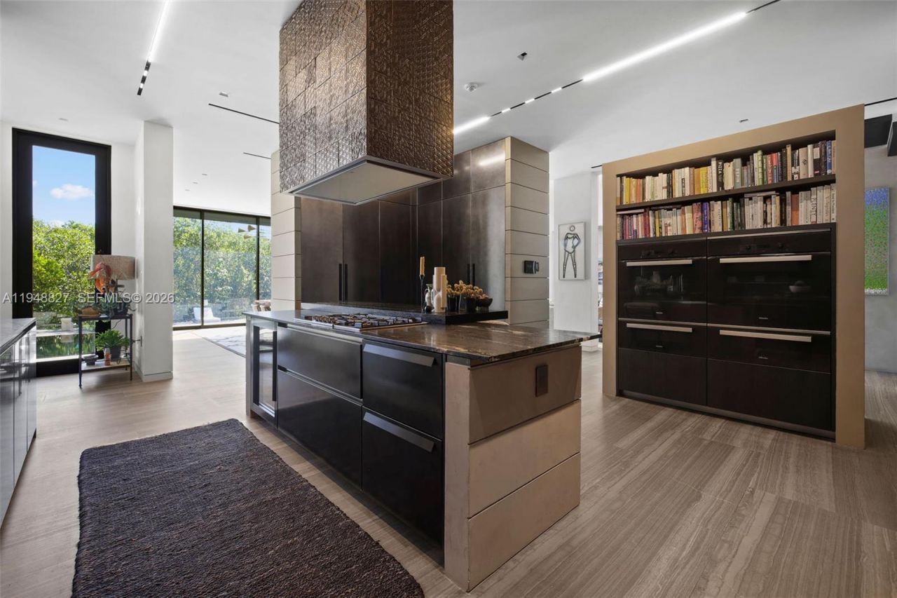 132 Paloma Dr , Coral Gables, FL 33143 Photo