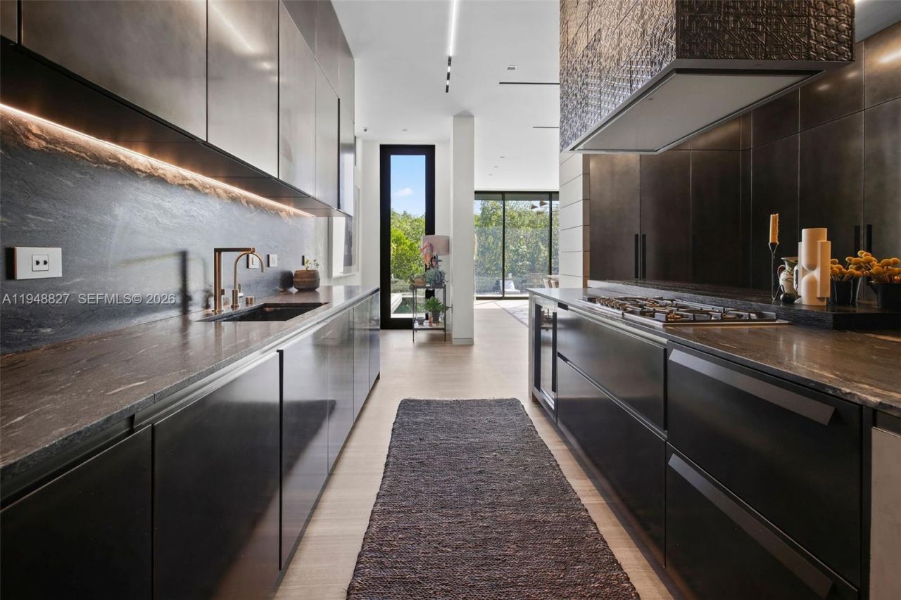 132 Paloma Dr , Coral Gables, FL 33143 Photo