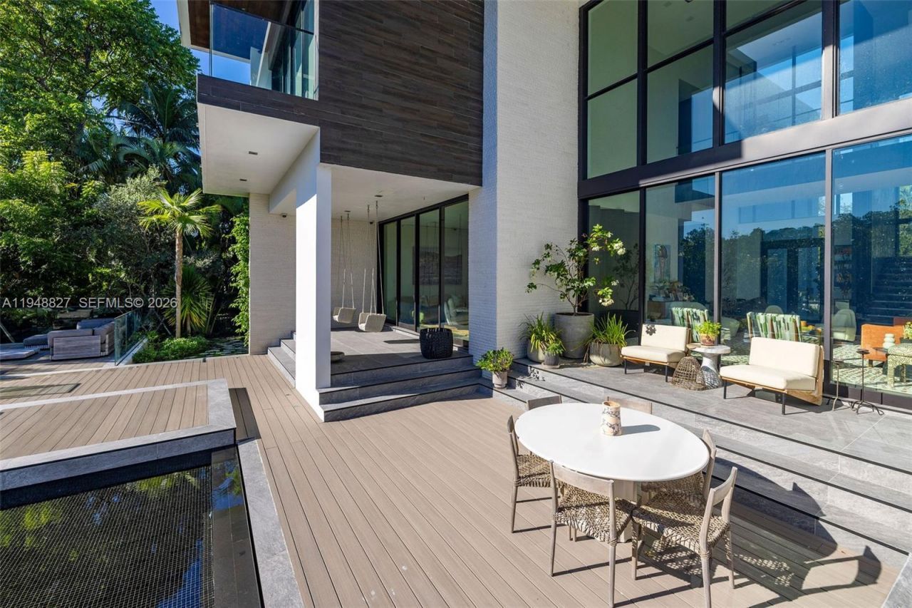 132 Paloma Dr , Coral Gables, FL 33143 Photo