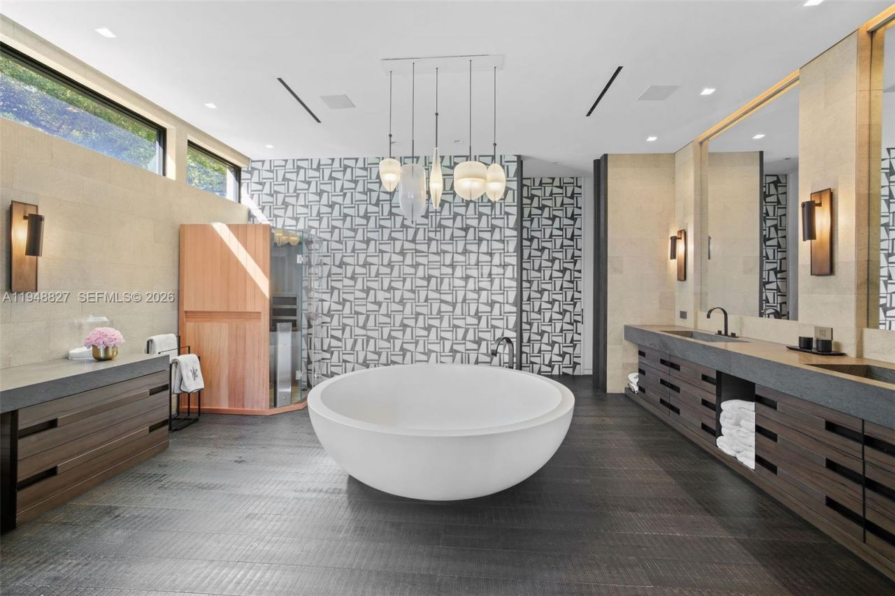 132 Paloma Dr , Coral Gables, FL 33143 Photo