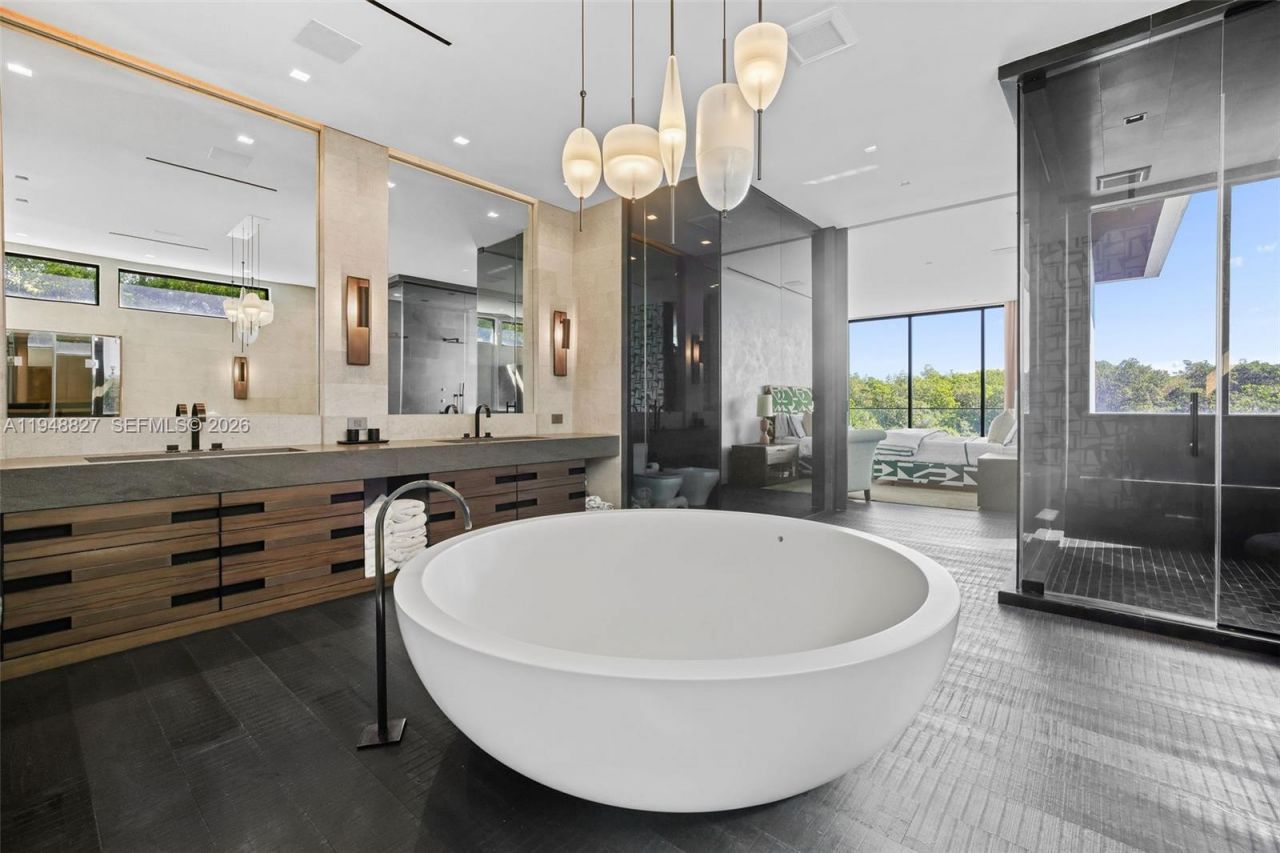 132 Paloma Dr , Coral Gables, FL 33143 Photo