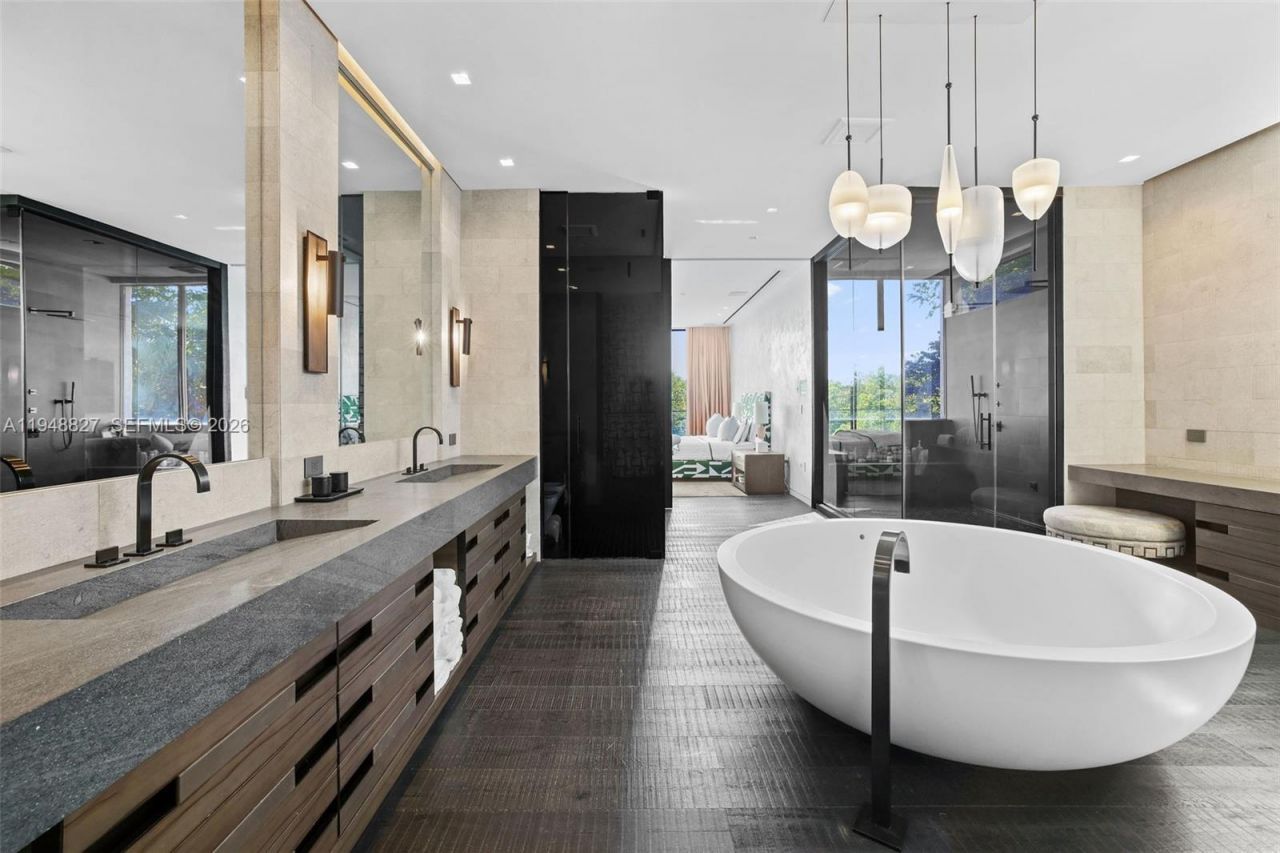 132 Paloma Dr , Coral Gables, FL 33143 Photo