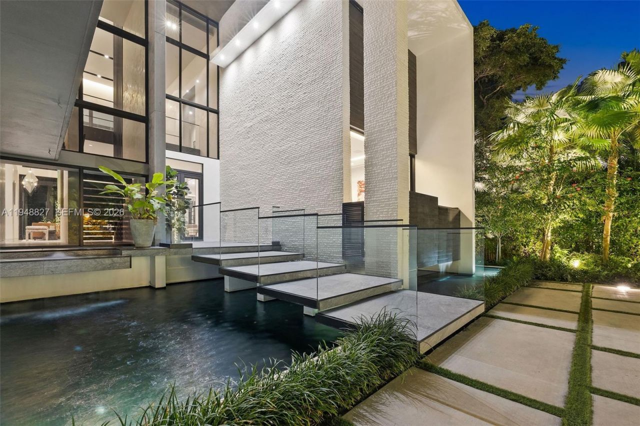 132 Paloma Dr , Coral Gables, FL 33143 Photo