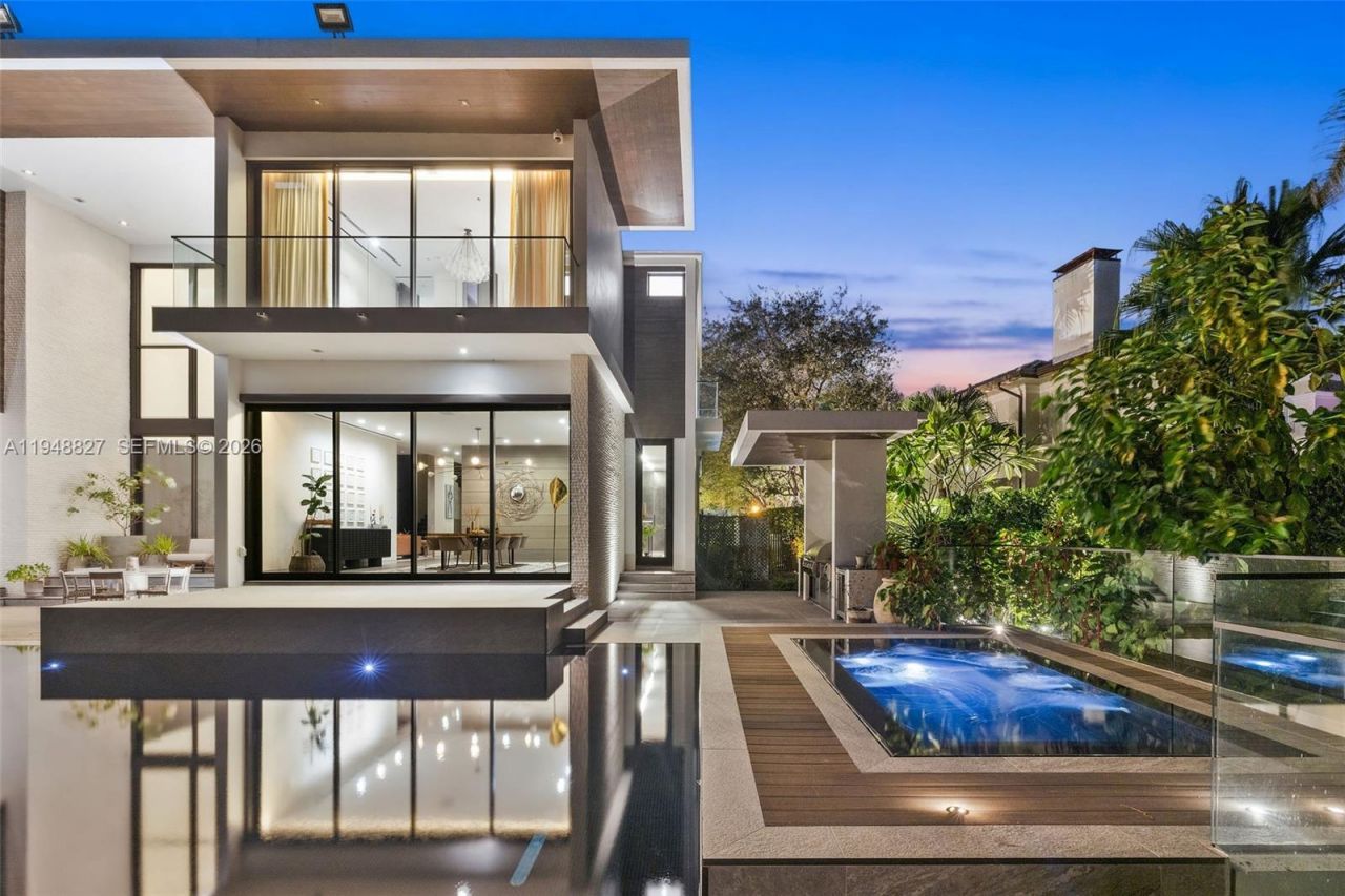 132 Paloma Dr , Coral Gables, FL 33143 Photo