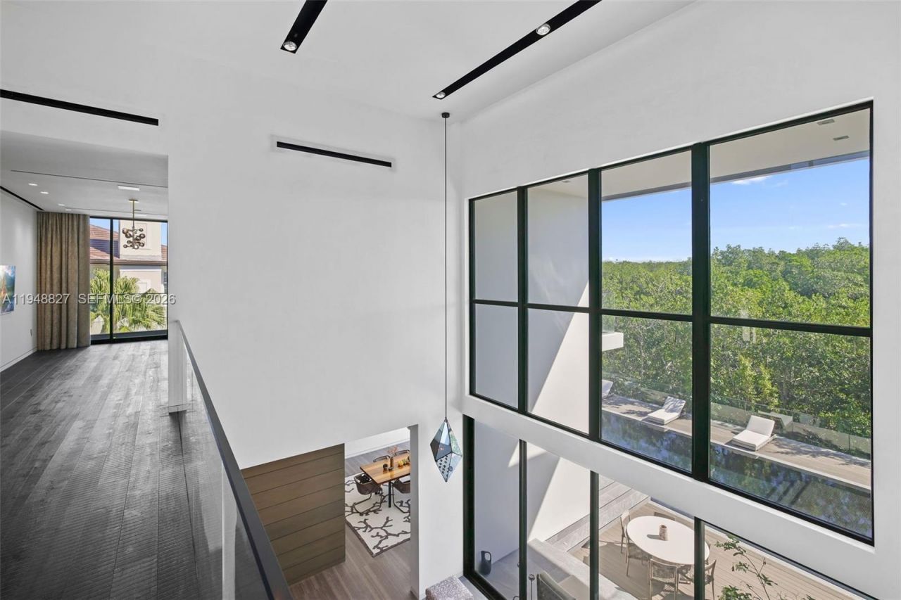 132 Paloma Dr , Coral Gables, FL 33143 Photo