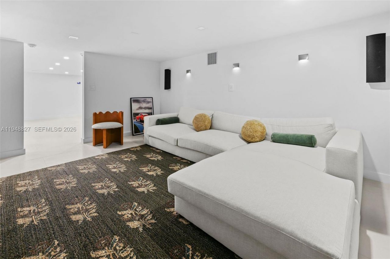 132 Paloma Dr , Coral Gables, FL 33143 Photo