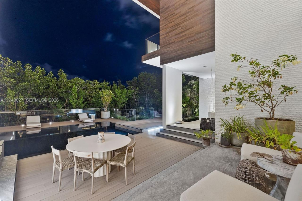 132 Paloma Dr , Coral Gables, FL 33143 Photo