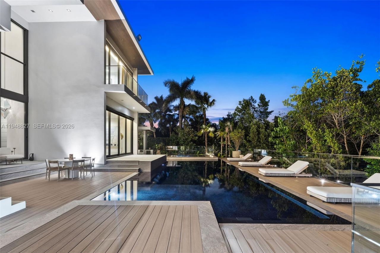 132 Paloma Dr , Coral Gables, FL 33143 Photo