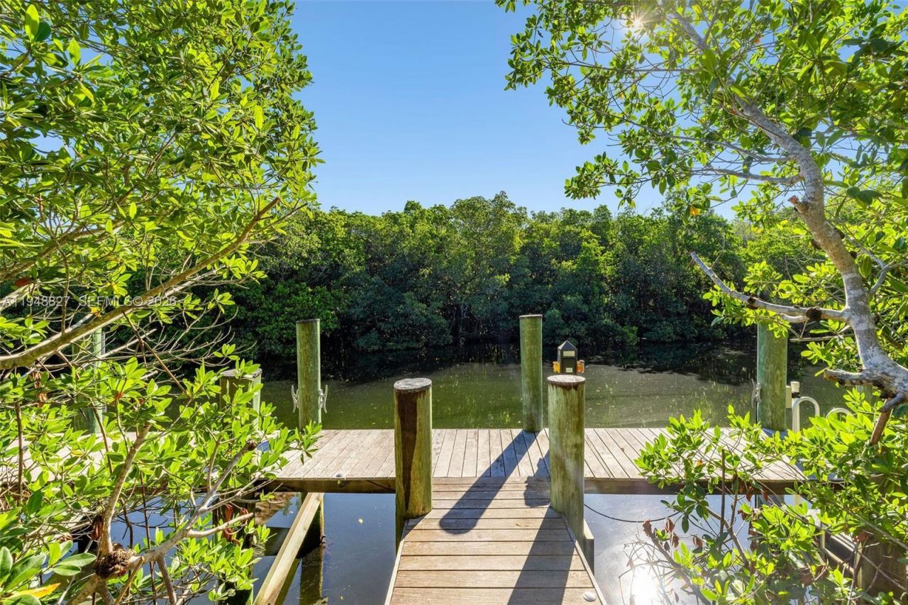 132 Paloma Dr , Coral Gables, FL 33143 Photo