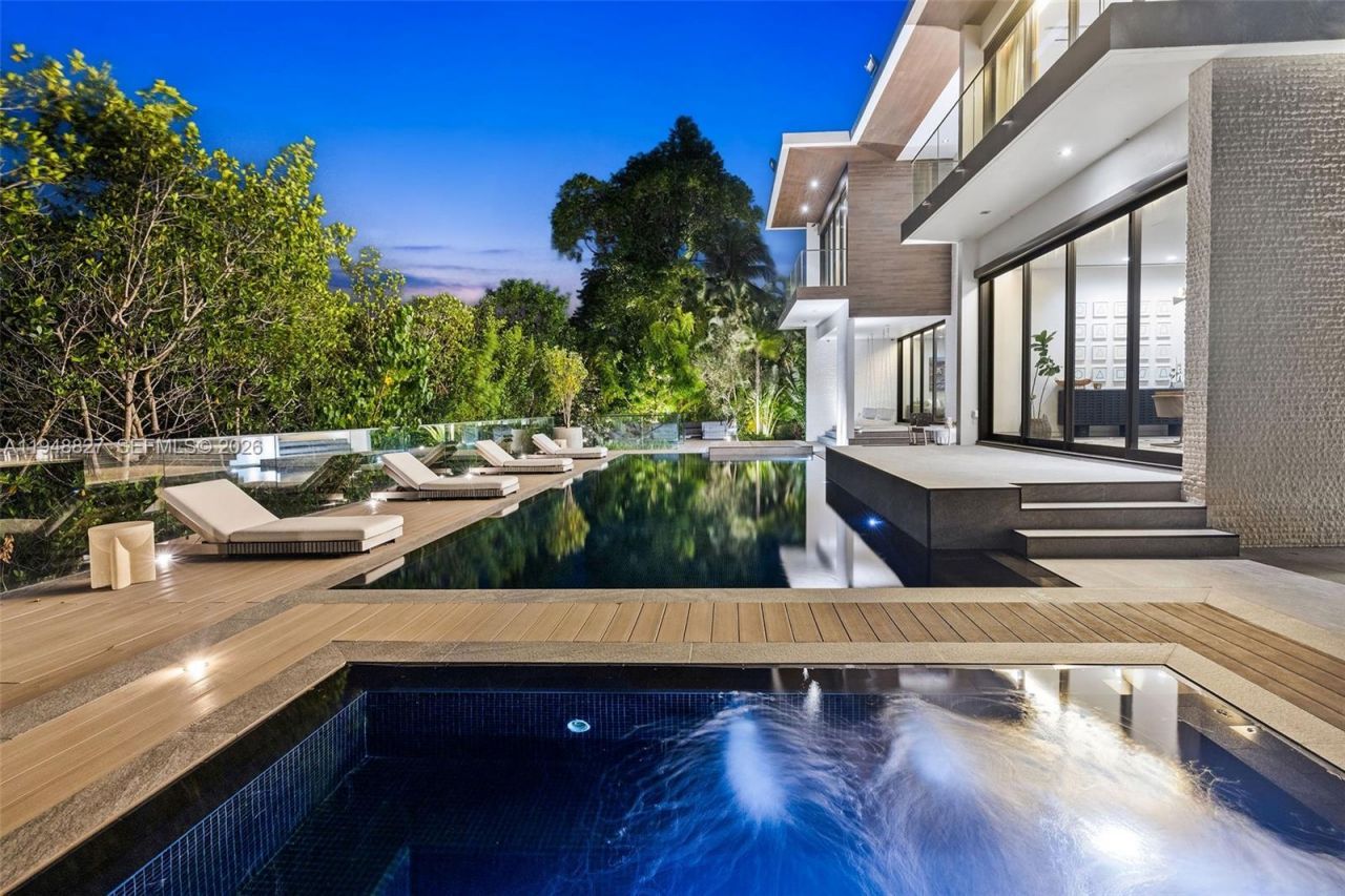 132 Paloma Dr , Coral Gables, FL 33143 Photo