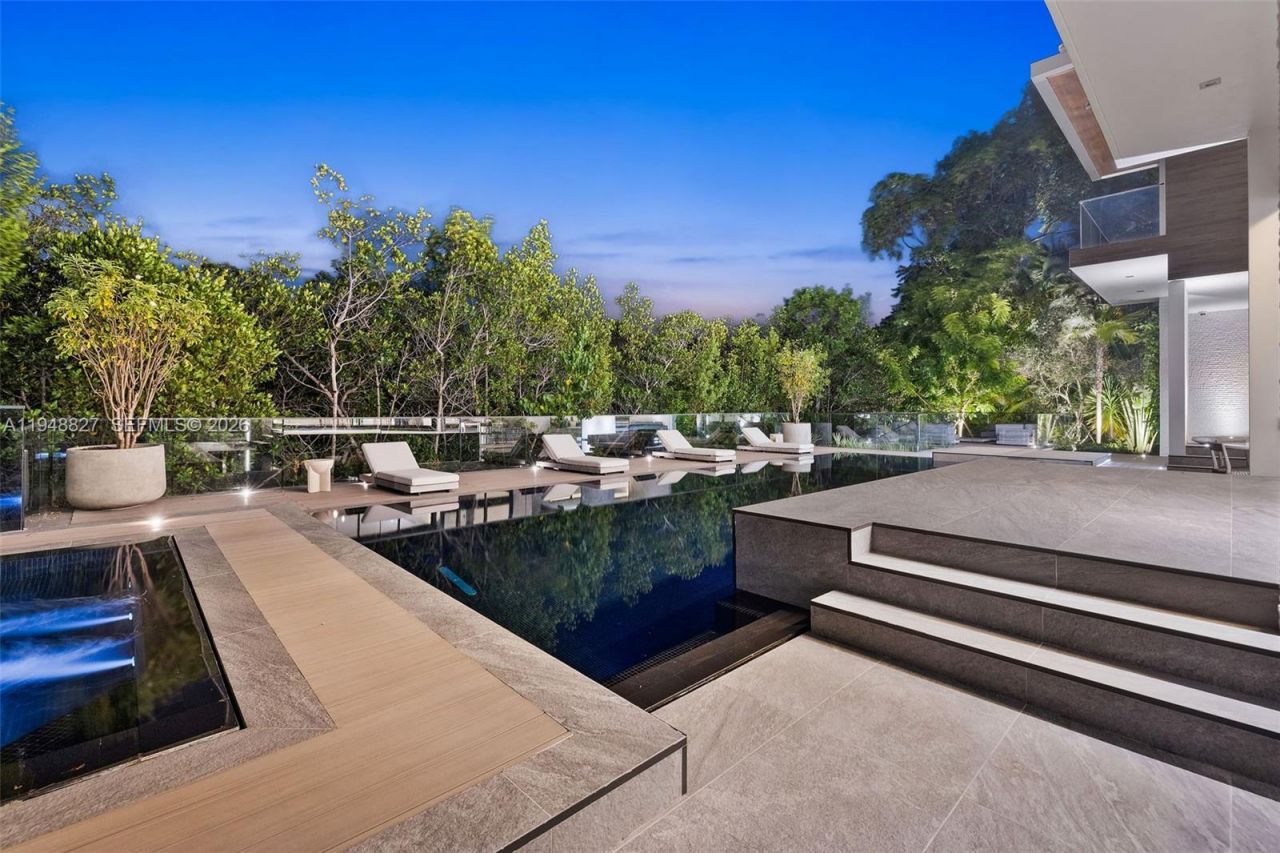 132 Paloma Dr , Coral Gables, FL 33143 Photo