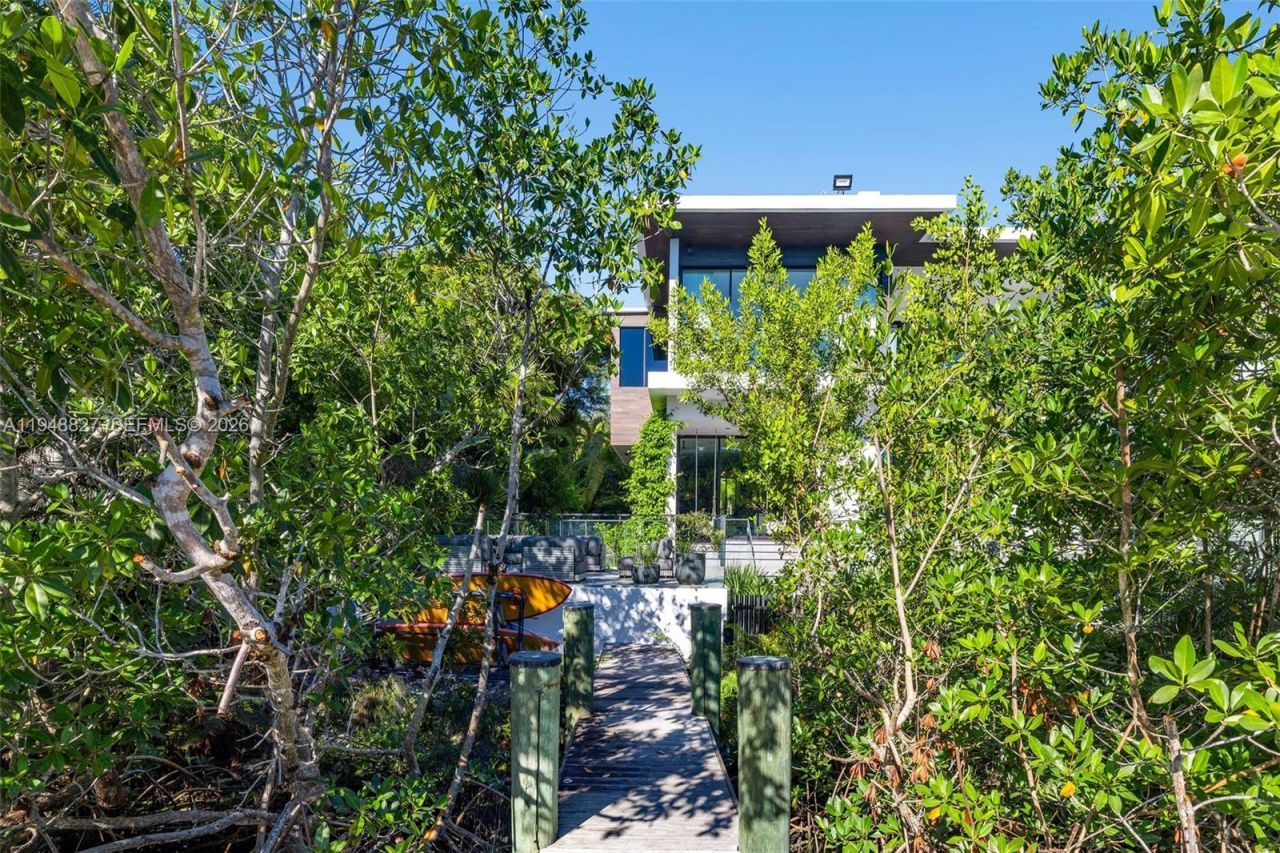 132 Paloma Dr , Coral Gables, FL 33143 Photo