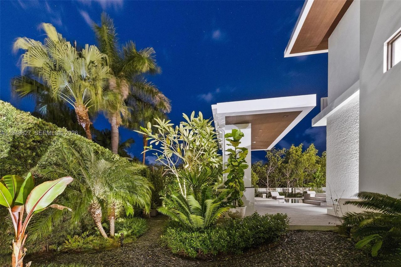 132 Paloma Dr , Coral Gables, FL 33143 Photo