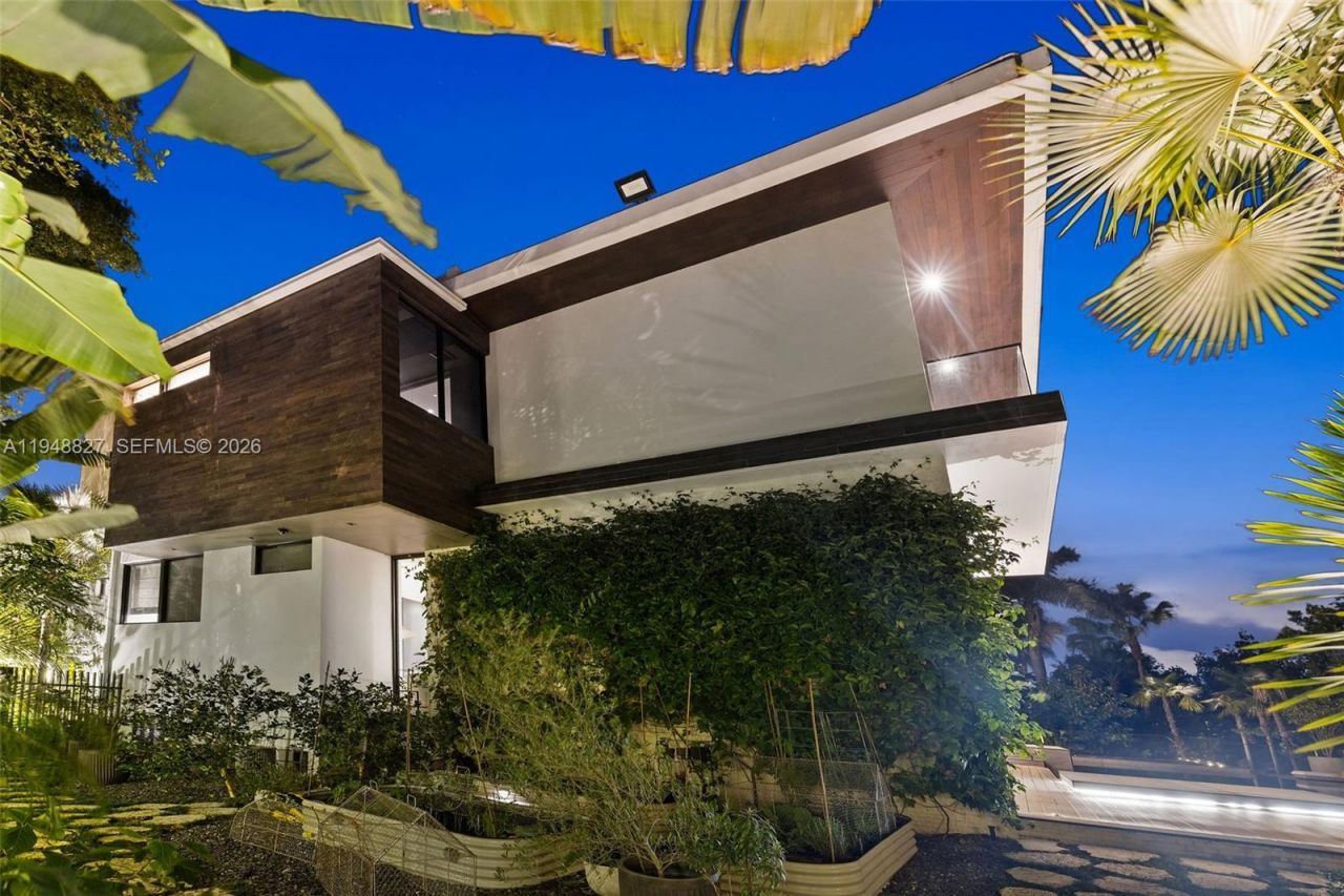 132 Paloma Dr , Coral Gables, FL 33143 Photo