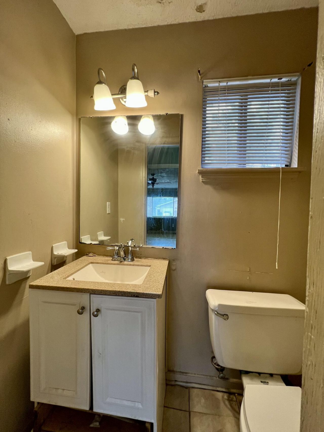 303 Pembrook Street Photo 10