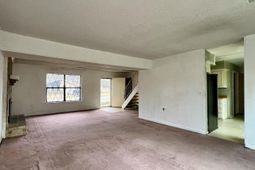 303 Pembrook Street photo 4