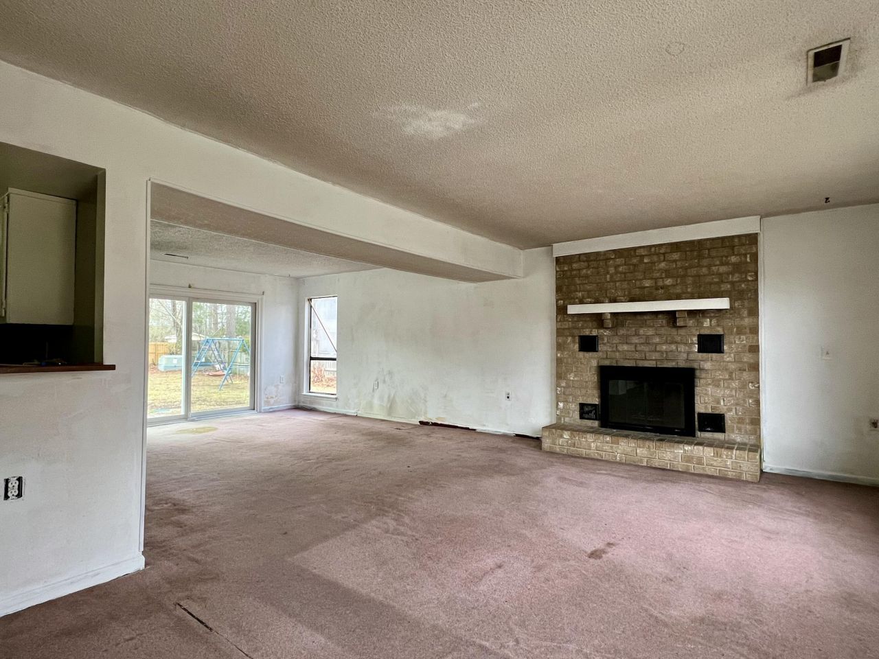 303 Pembrook Street Photo 4