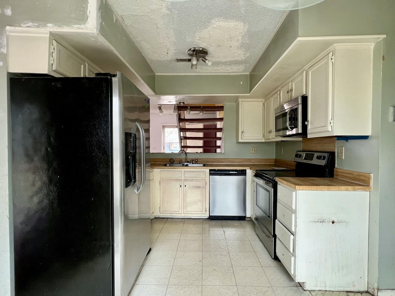 303 Pembrook Street Photo 5