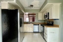 303 Pembrook Street photo 4