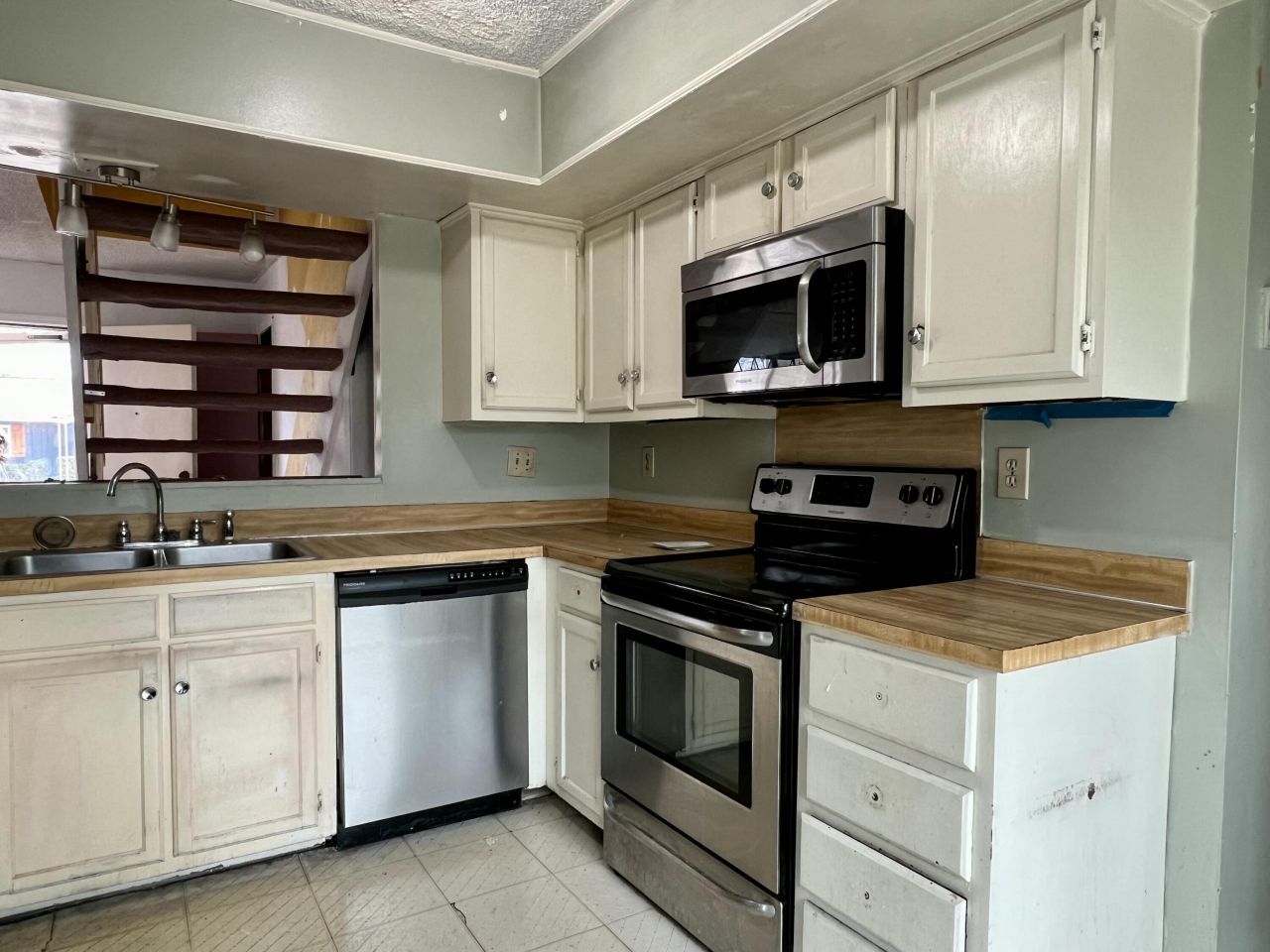 303 Pembrook Street Photo 7